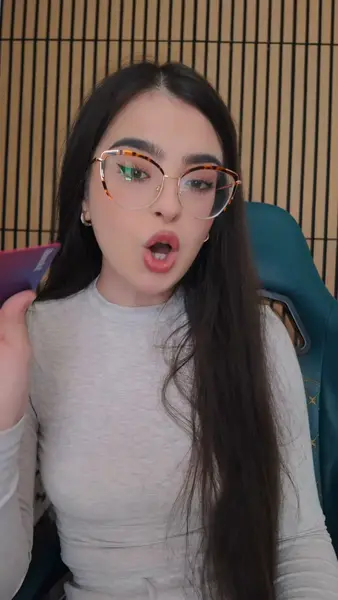 Кадр рекламы Sophia Bennett