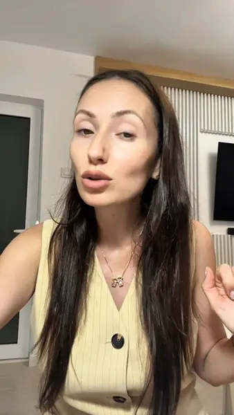 Кадр рекламы Chloe Anderson