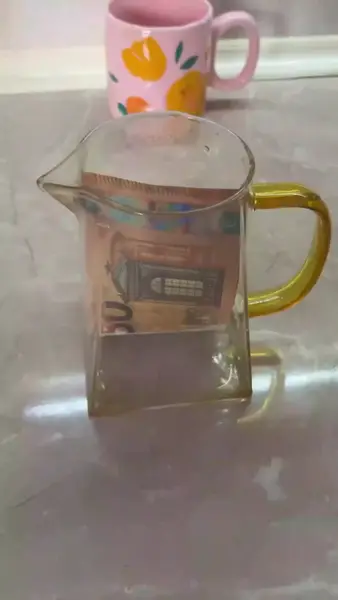 Кадр рекламы Smaldescvi Giri