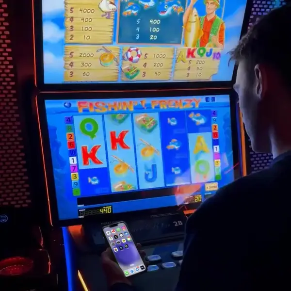 Кадр рекламы Win Wave