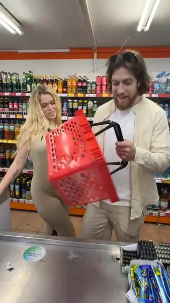 Кадр рекламы Plinko