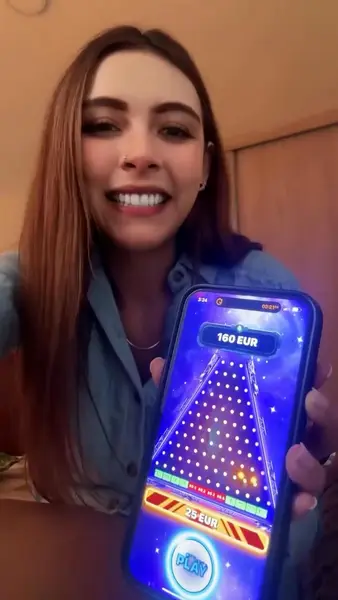 Кадр рекламы Plinko game