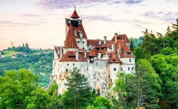 Кадр рекламы Property sei7