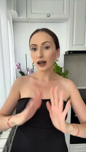 Кадр рекламы Emma Wilson