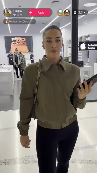 Кадр рекламы Сluckin Rоad