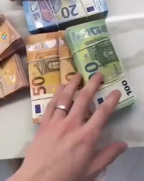Кадр рекламы Snoop's Special Delivery