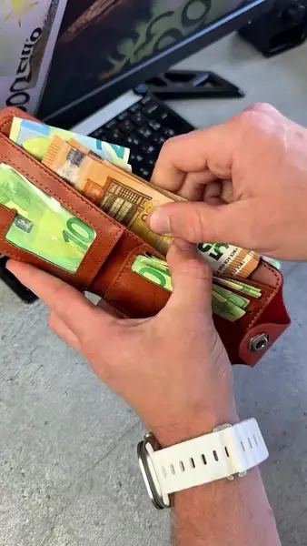 Кадр рекламы Ryan Brentlinger Diana