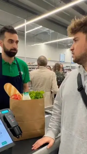 Кадр рекламы Amazon wins