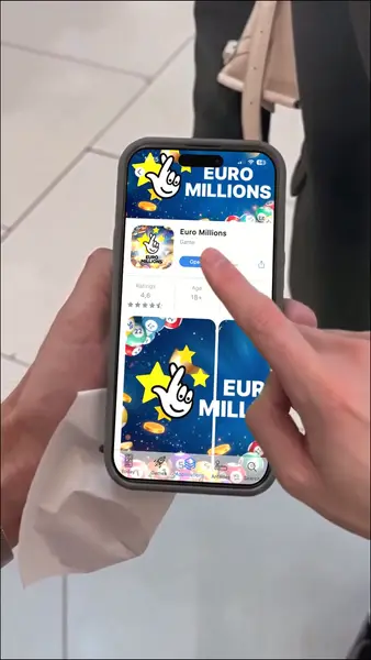 Кадр рекламы Revo Online