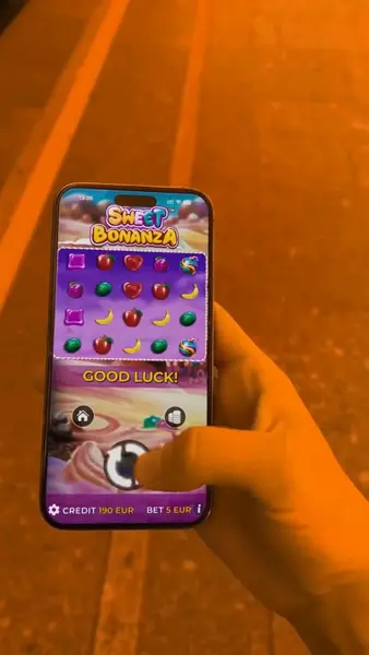 Кадр рекламы Online Game