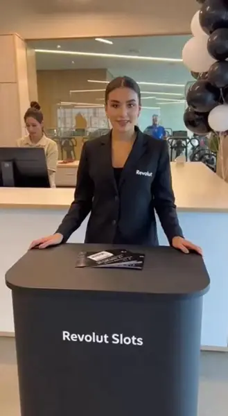 Кадр рекламы Bet Blis