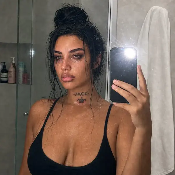 Кадр рекламы Sophie Kendrick