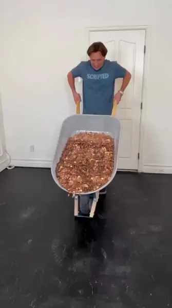 Кадр рекламы Croud time