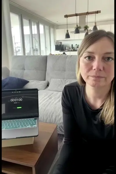 Кадр рекламы Julie Hartmann Kelly
