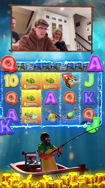 Кадр рекламы Chicken Road life