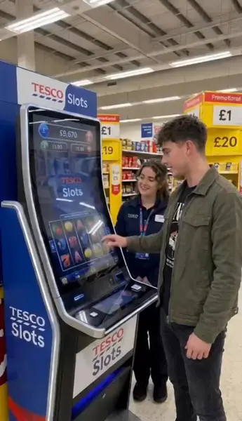 Кадр рекламы Tesco uk