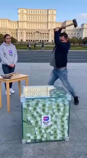 Кадр рекламы SpinVibes