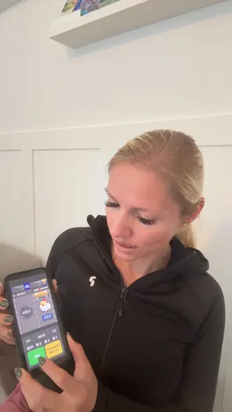 Кадр рекламы Rosie MacGyver