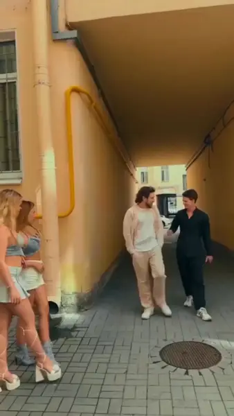 Кадр рекламы Don't miss your chance