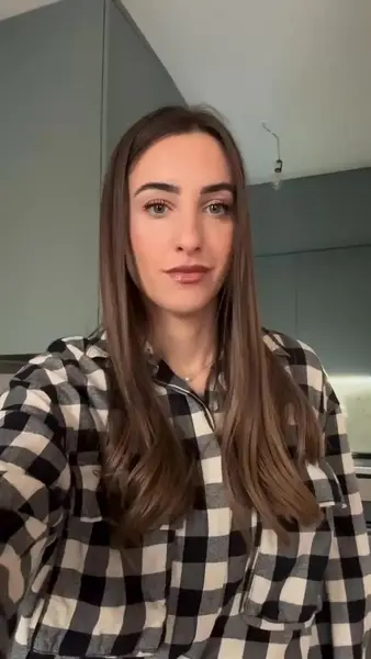 Кадр рекламы Laura Jason