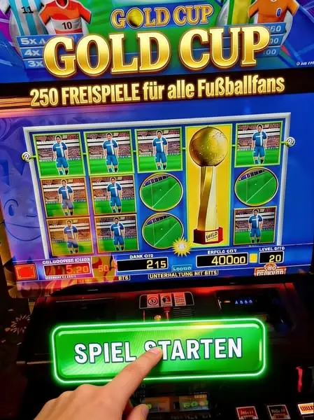 Кадр рекламы Gold Cup