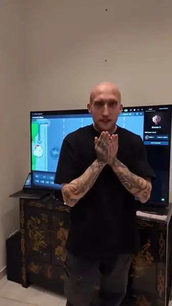 Кадр рекламы Play Online