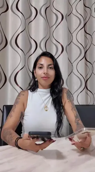 Кадр рекламы Stephanie Nicole Goff