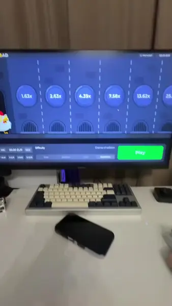 Кадр рекламы Chicken Road 3.0