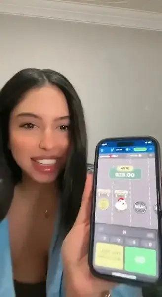 Кадр рекламы Megan Alex Abby
