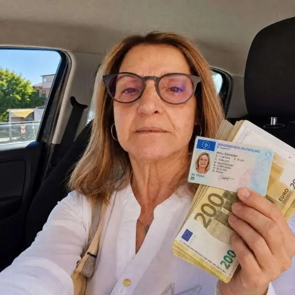 Кадр рекламы Anna Schneider
