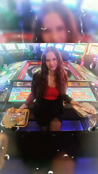 Кадр рекламы Deluxe Slots
