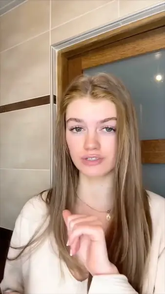 Кадр рекламы Buczik Kathleen Chinn