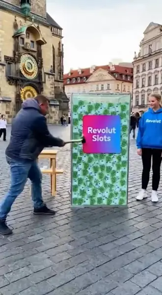 Кадр рекламы Velvet Odds Circle