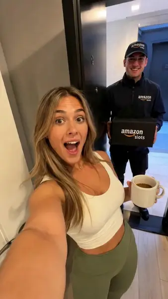 Кадр рекламы Amazon Germany.