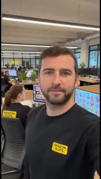 Кадр рекламы Amazon Win
