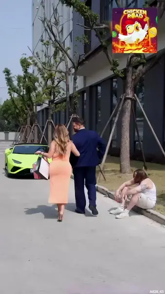 Кадр рекламы Grab it up