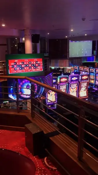 Кадр рекламы RockySpin