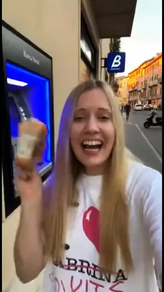 Кадр рекламы Lucky Win