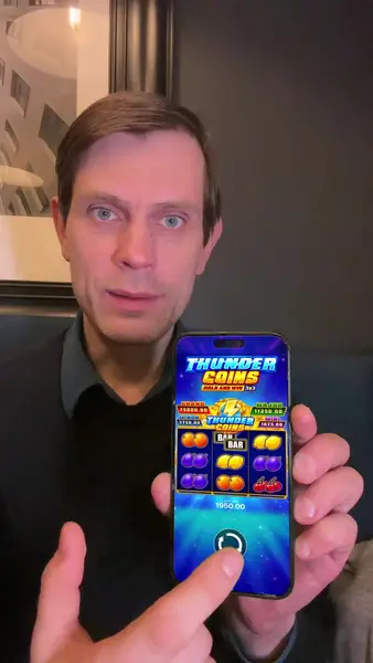 Кадр рекламы Play Online