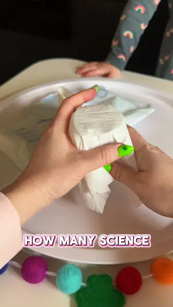 Кадр рекламы My Little Scientist