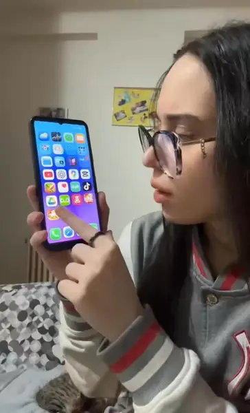 Кадр рекламы Mạc Hằng
