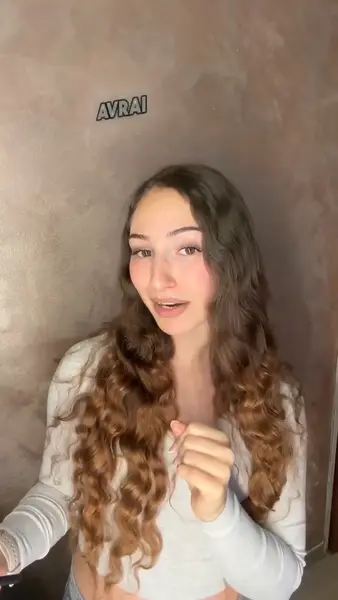 Кадр рекламы Ryan Setting Sara