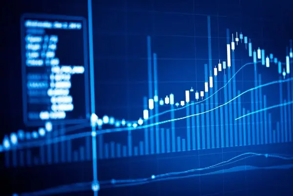 Кадр рекламы Investaipro