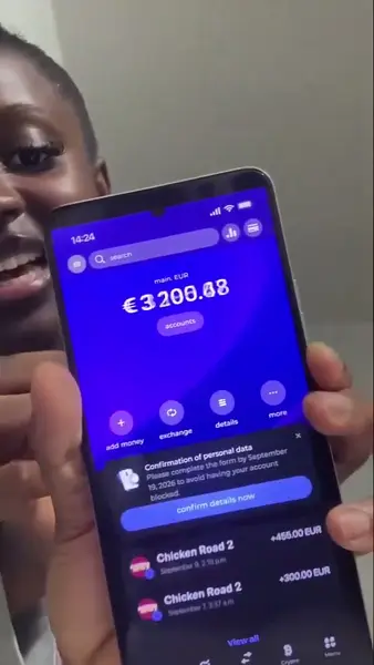 Кадр рекламы Alec Kevin Rome