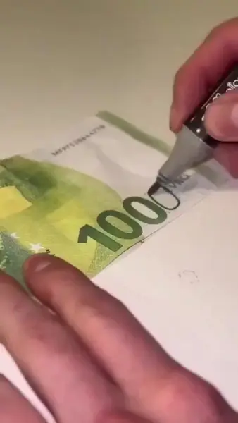 Кадр рекламы Lucky Chick