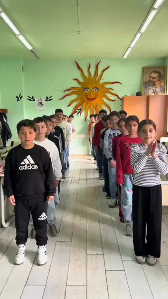 Кадр рекламы El Universo Teacher