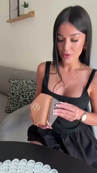 Кадр рекламы Grace Maddie Vattilana