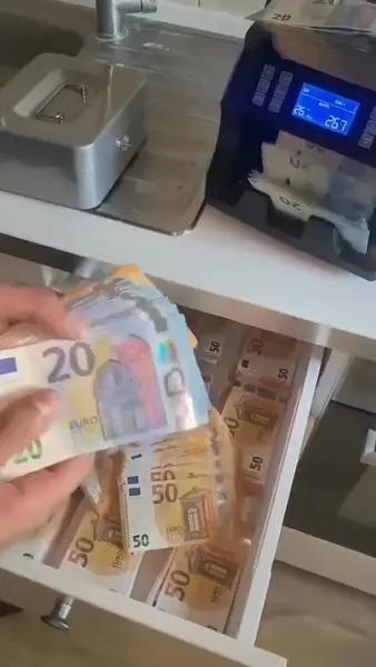 Кадр рекламы Your Chance