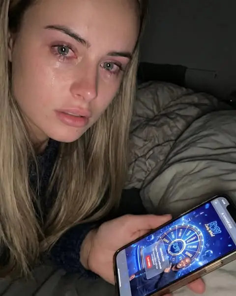 Кадр рекламы Chloe Evans