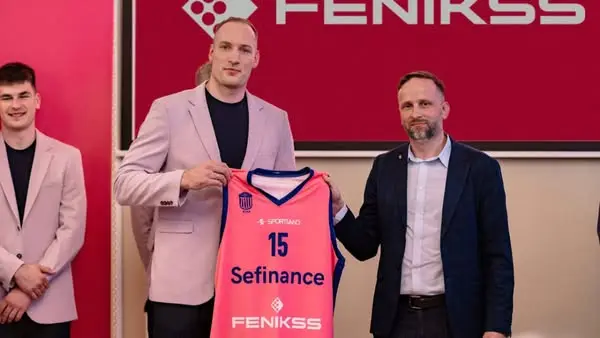 Кадр рекламы Fenikss Online